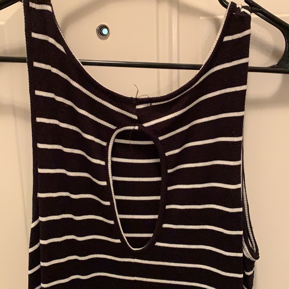 Large Black and white stripped casual dress - Picture 6 of 6